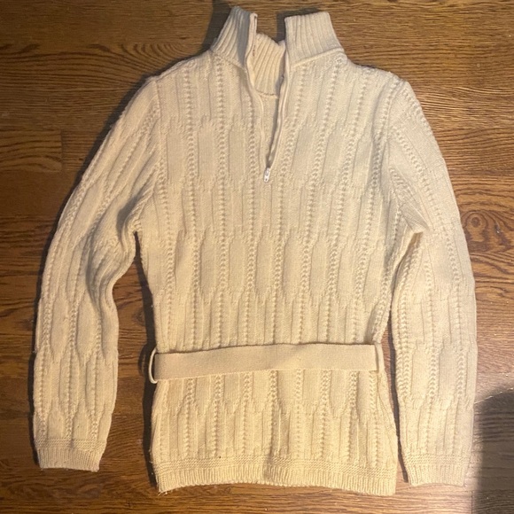 Chic Cream Turtleneck Sweater with Belt XS - Picture 6 of 11